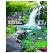 Красочный лесной водопад